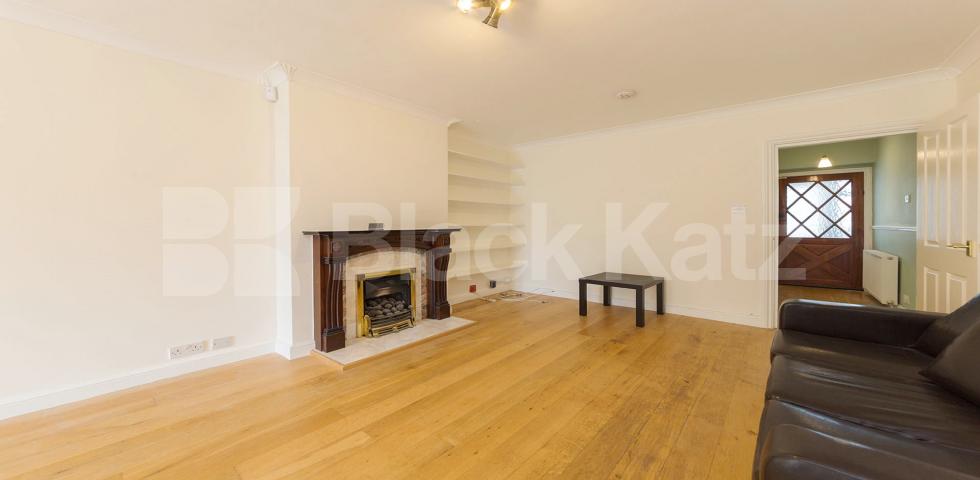 			3 Bedroom, 1 bath, 1 reception House			 Wormholt Road, Shepherds Bush